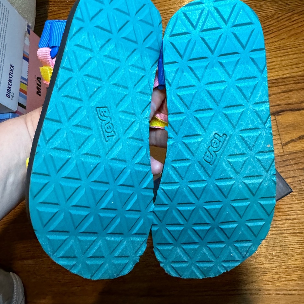 NIB Teva Kids Original Universal Sandal in 90s Multi - Picture 6 of 7